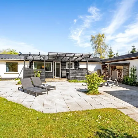 בית נופש Annastasia - 400m From The Sea By Interhome